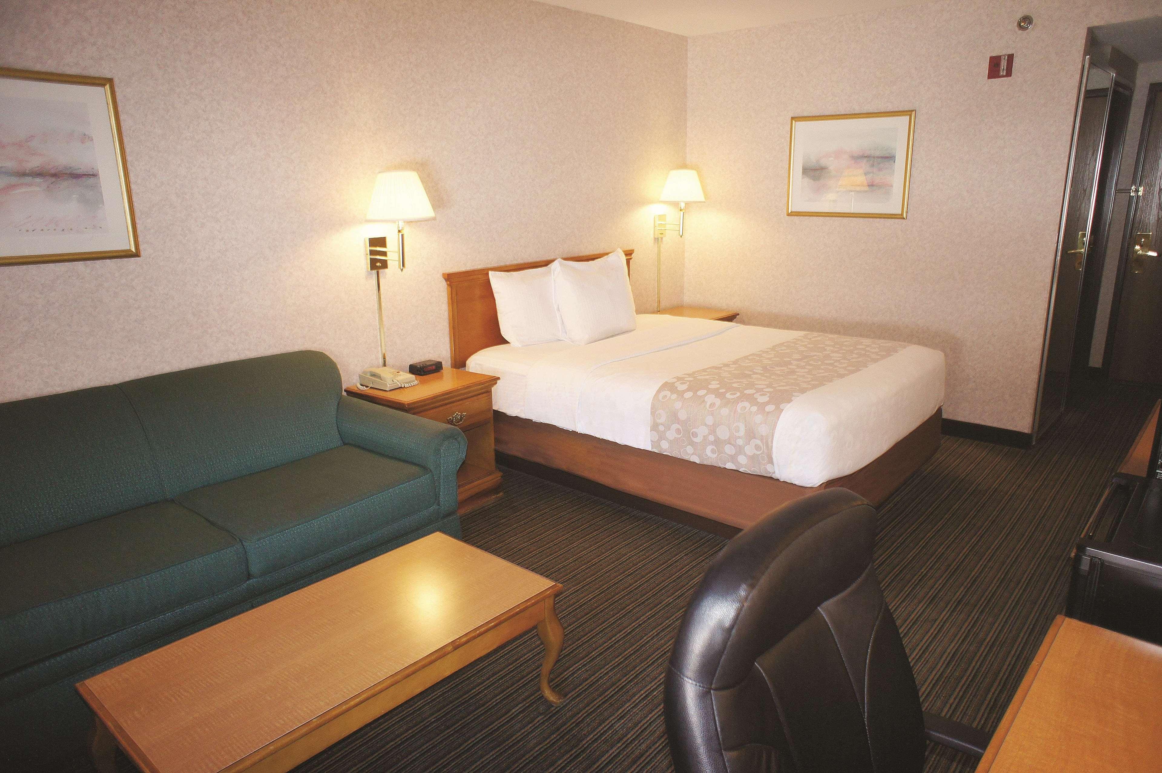 Holiday Inn Express St. Albans By Ihg Exterior photo