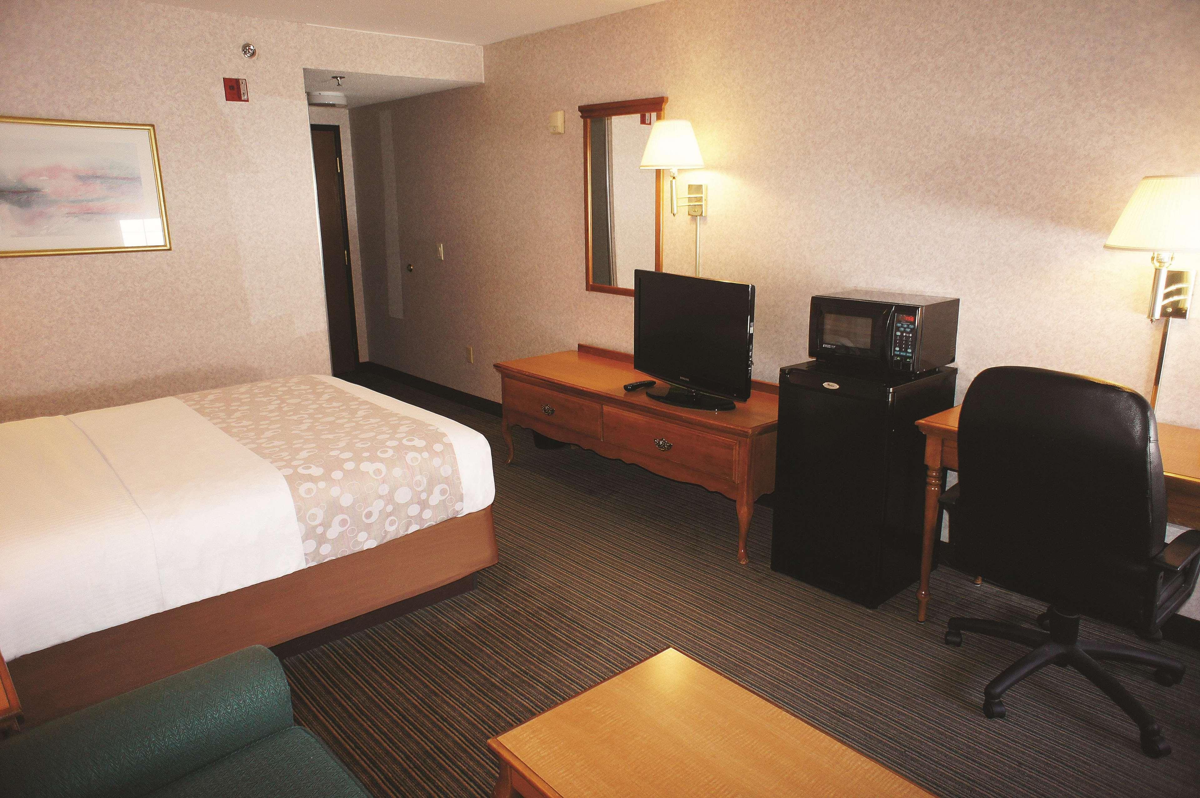 Holiday Inn Express St. Albans By Ihg Exterior photo