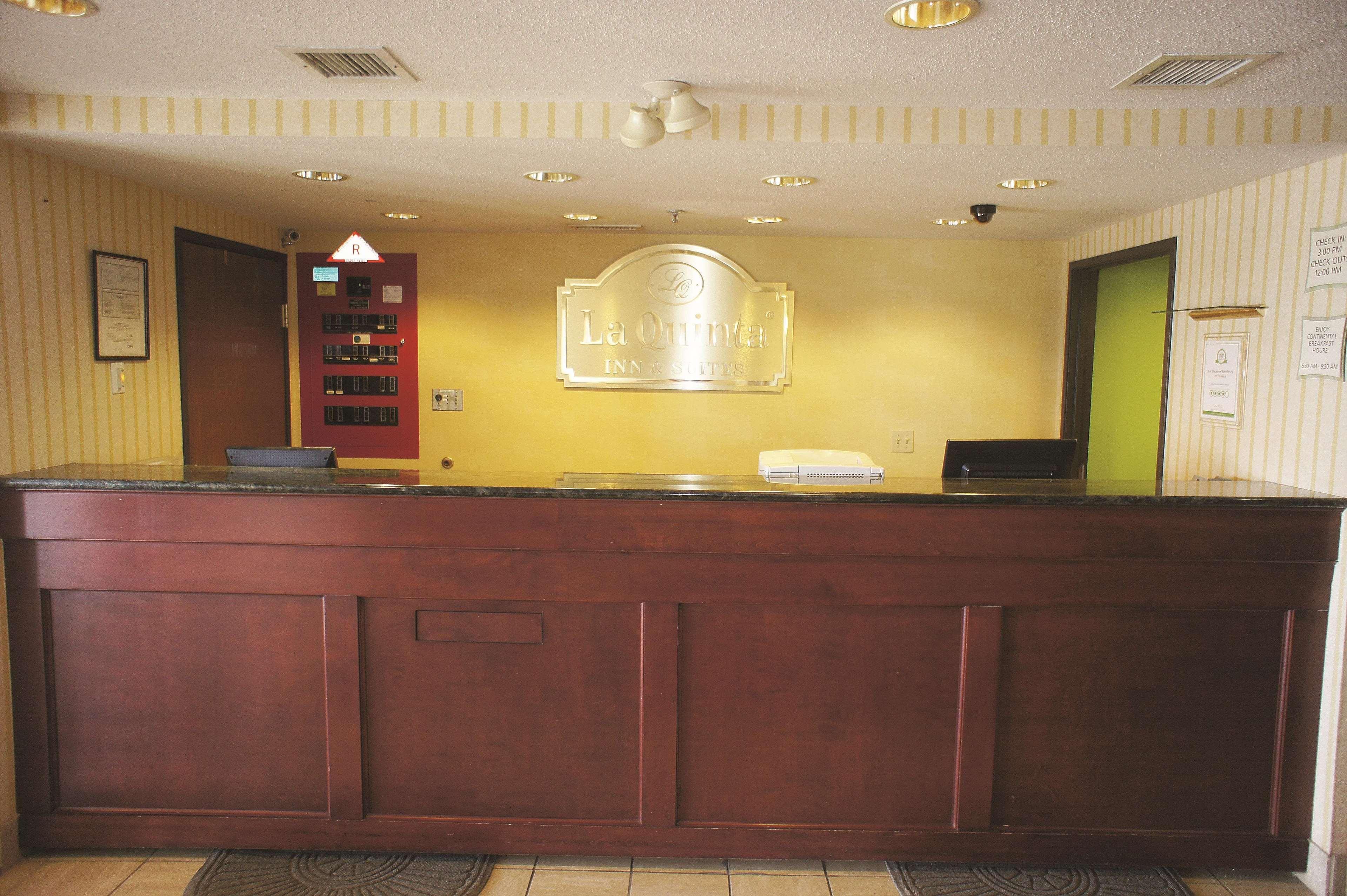 Holiday Inn Express St. Albans By Ihg Exterior photo