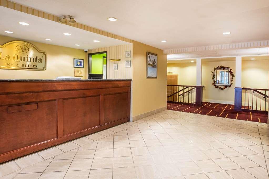 Holiday Inn Express St. Albans By Ihg Interior photo