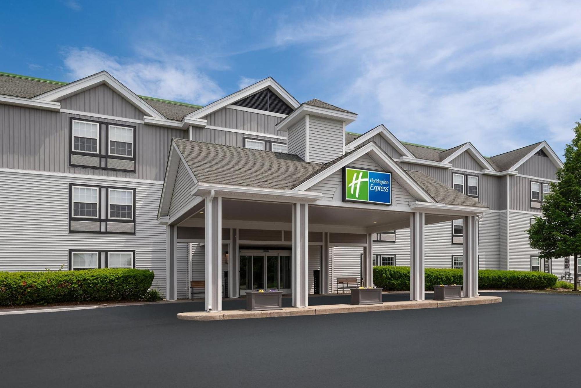 Holiday Inn Express St. Albans By Ihg Exterior photo