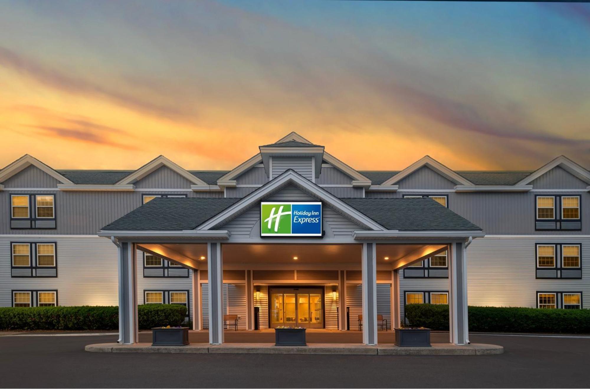 Holiday Inn Express St. Albans By Ihg Exterior photo