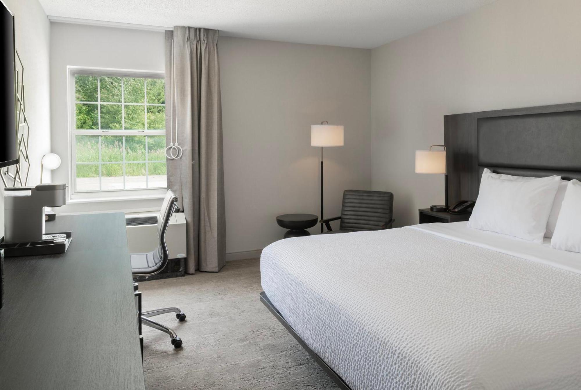 Holiday Inn Express St. Albans By Ihg Exterior photo
