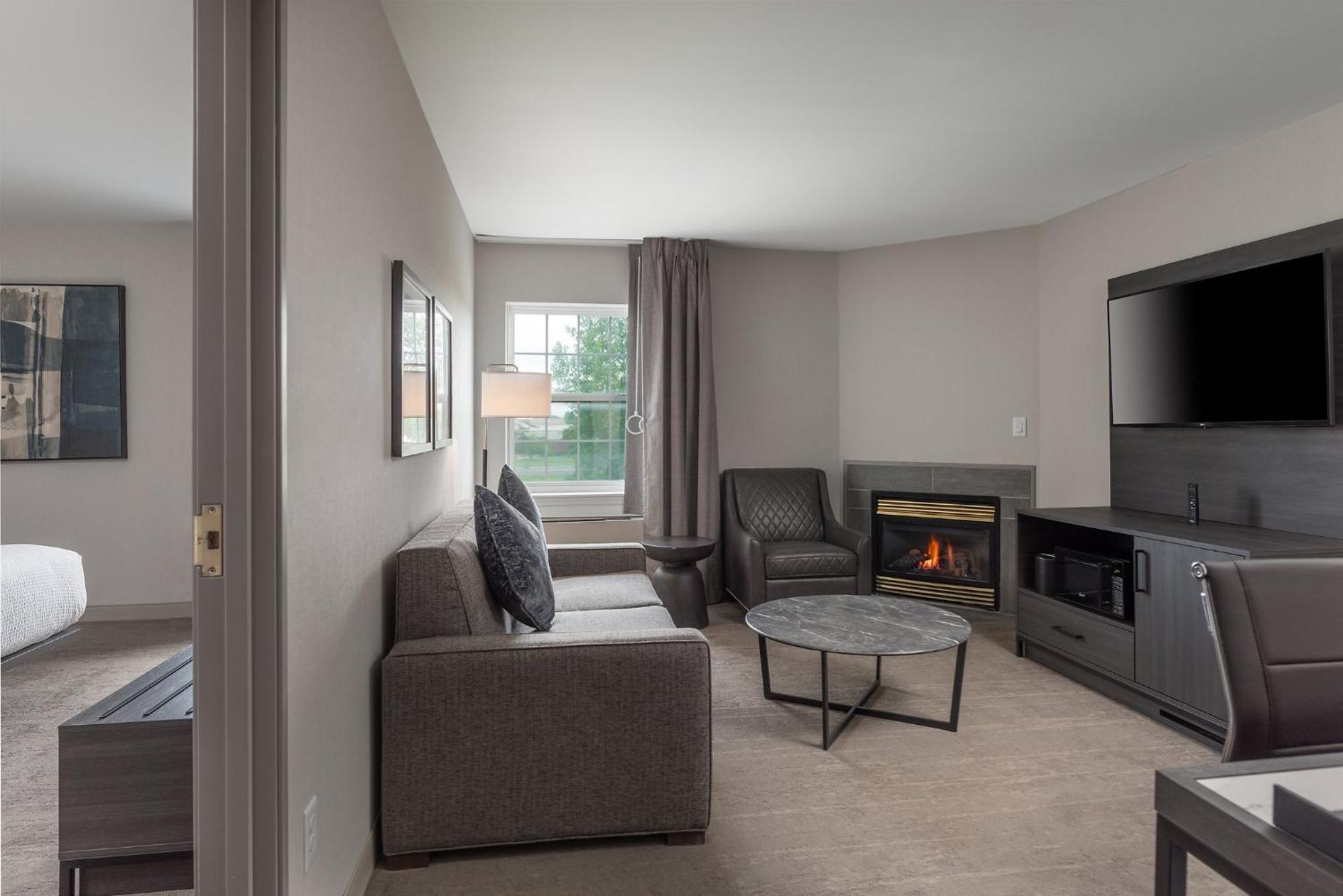 Holiday Inn Express St. Albans By Ihg Exterior photo