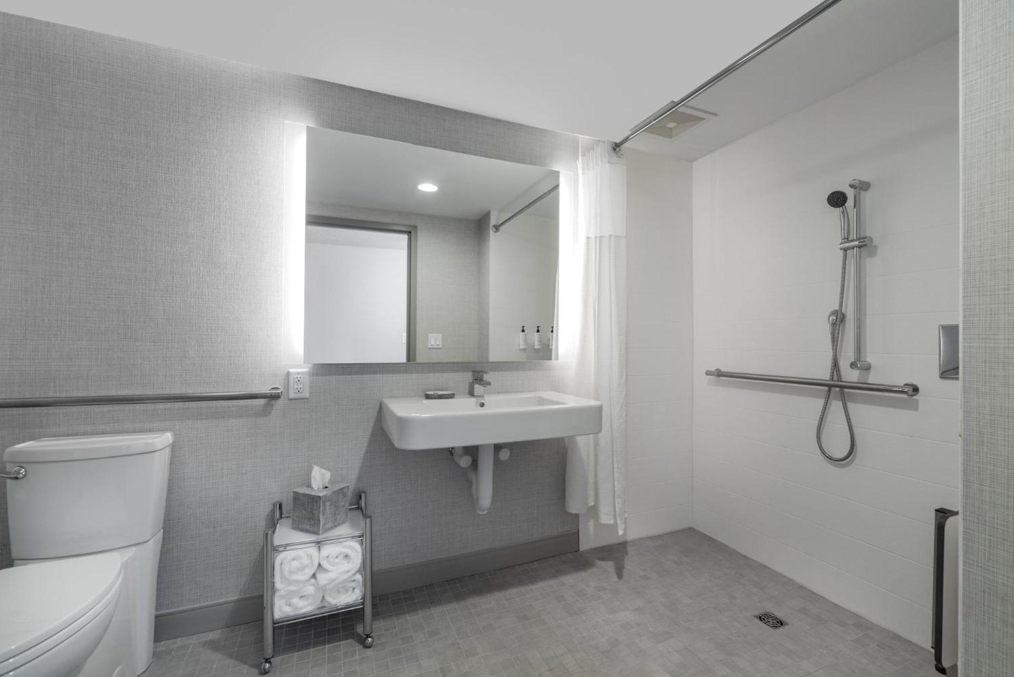 Holiday Inn Express St. Albans By Ihg Exterior photo