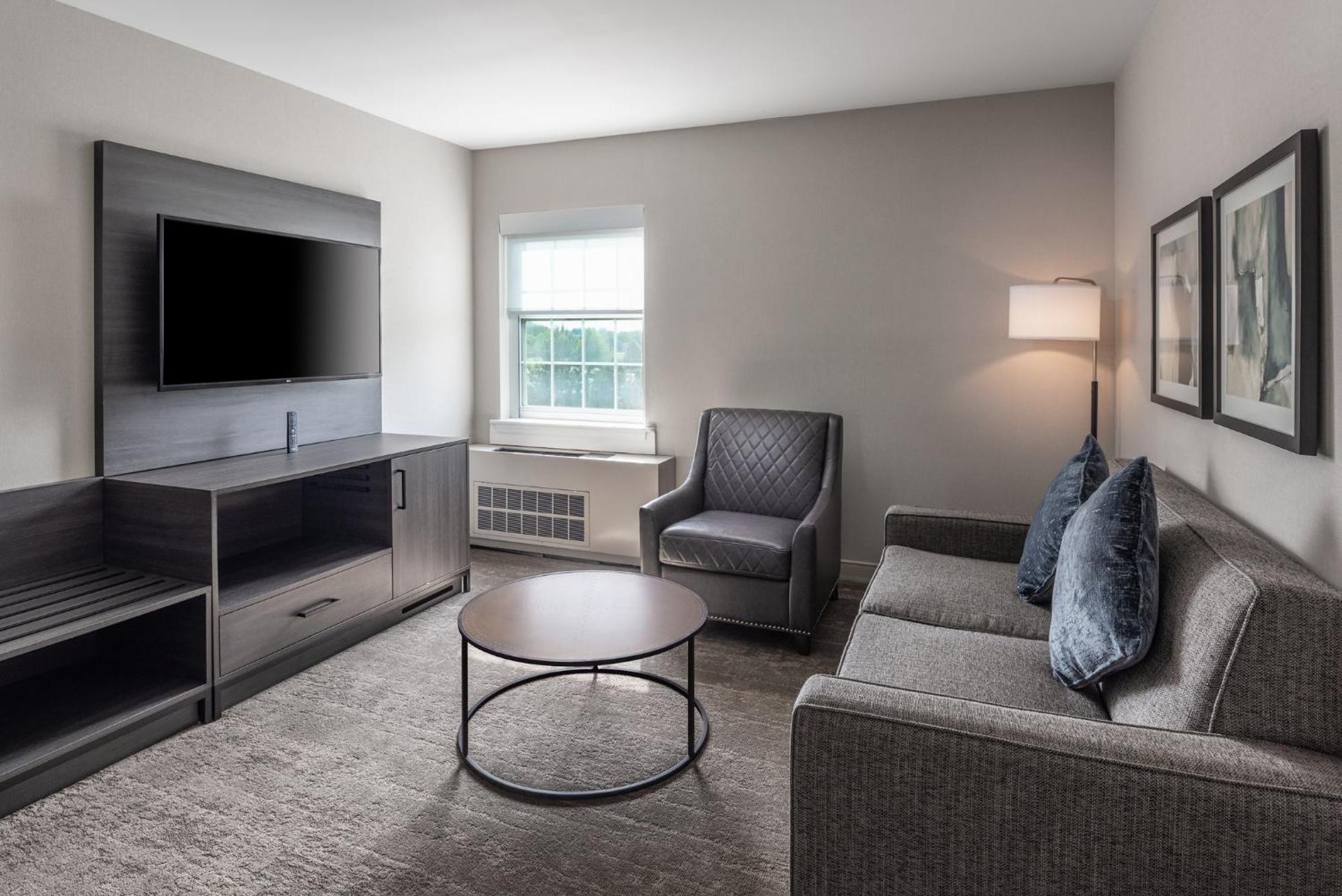 Holiday Inn Express St. Albans By Ihg Exterior photo